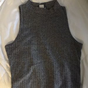 Adorable small crop top!